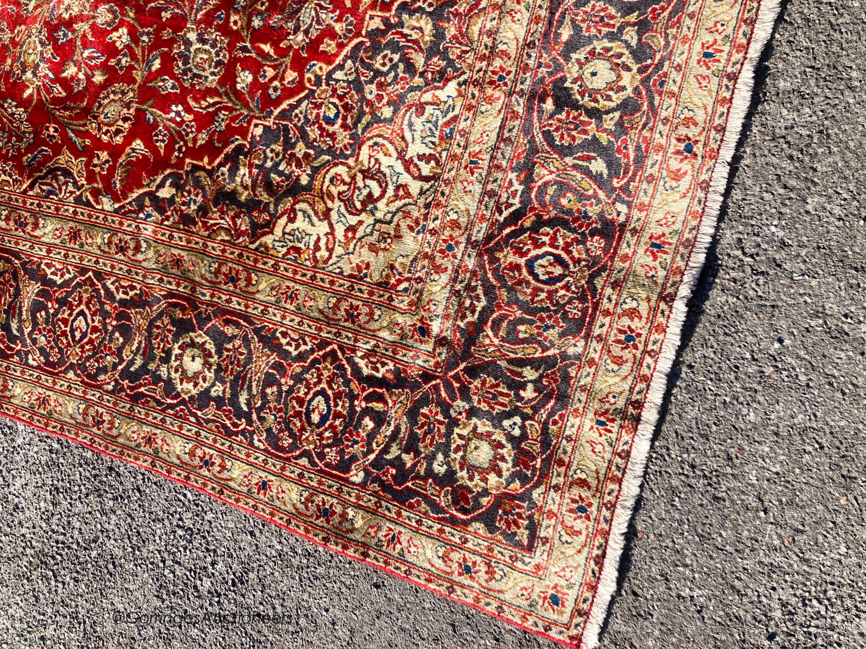 A Kashan carpet, 300 x 198cm